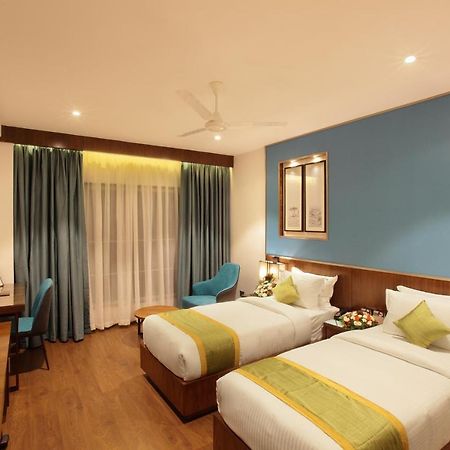 Hotel Ceasar Palace Thodupuzha Zewnętrze zdjęcie