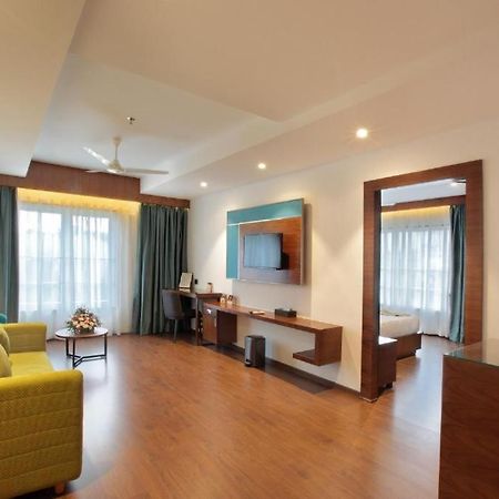 Hotel Ceasar Palace Thodupuzha Zewnętrze zdjęcie