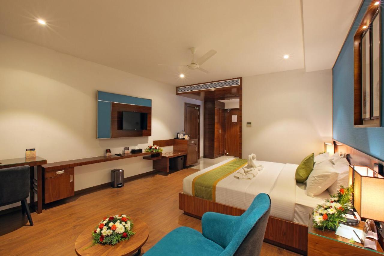 Hotel Ceasar Palace Thodupuzha Zewnętrze zdjęcie