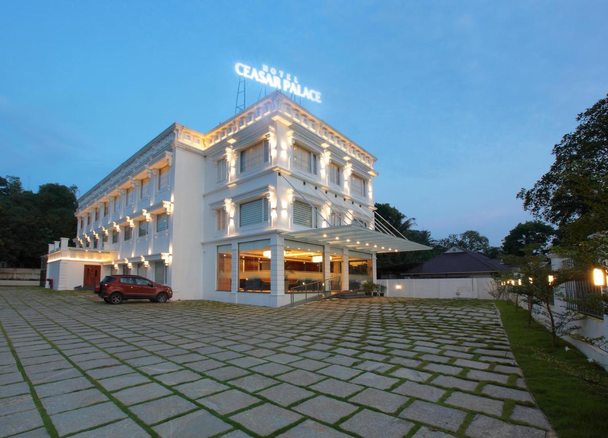 Hotel Ceasar Palace Thodupuzha Zewnętrze zdjęcie