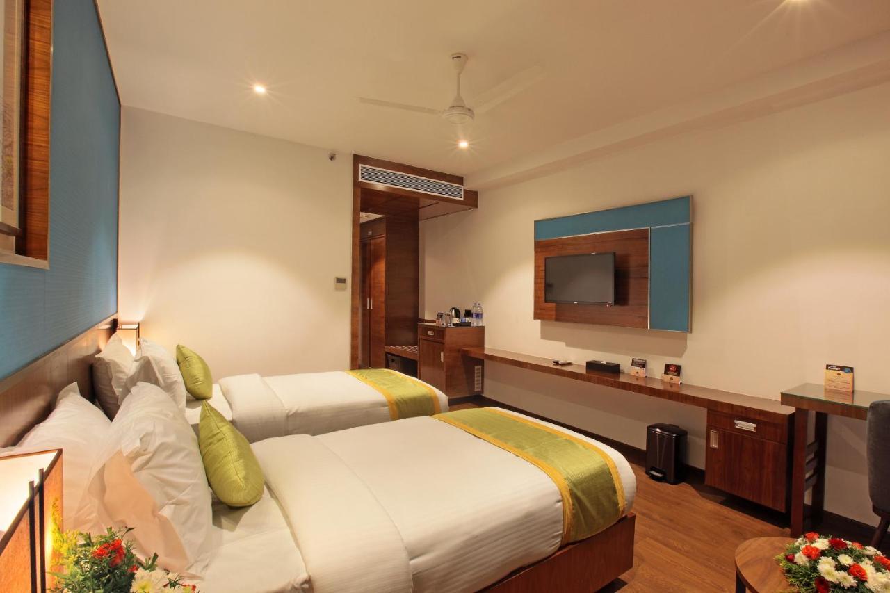 Hotel Ceasar Palace Thodupuzha Zewnętrze zdjęcie