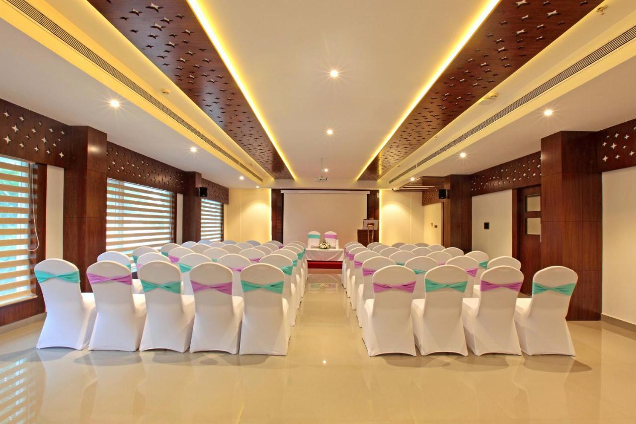 Hotel Ceasar Palace Thodupuzha Zewnętrze zdjęcie