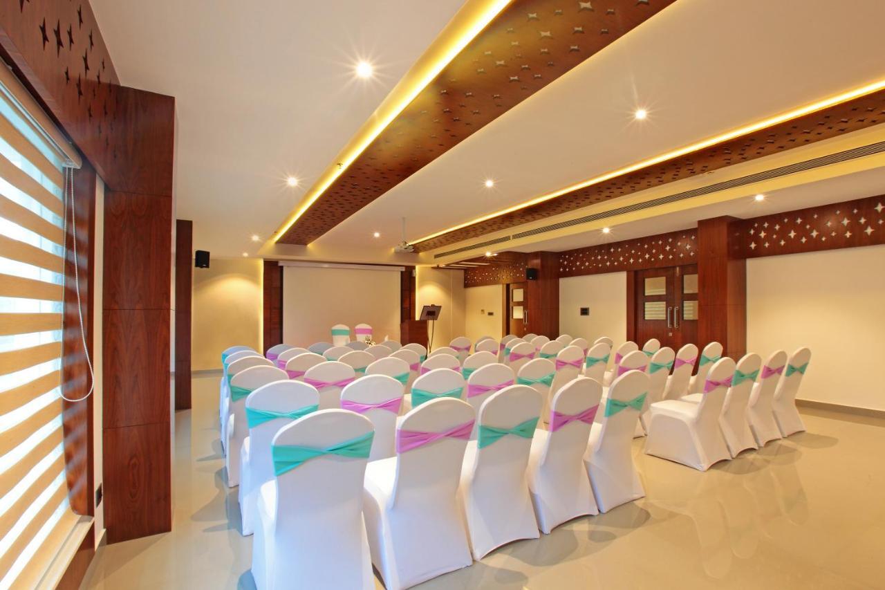 Hotel Ceasar Palace Thodupuzha Zewnętrze zdjęcie