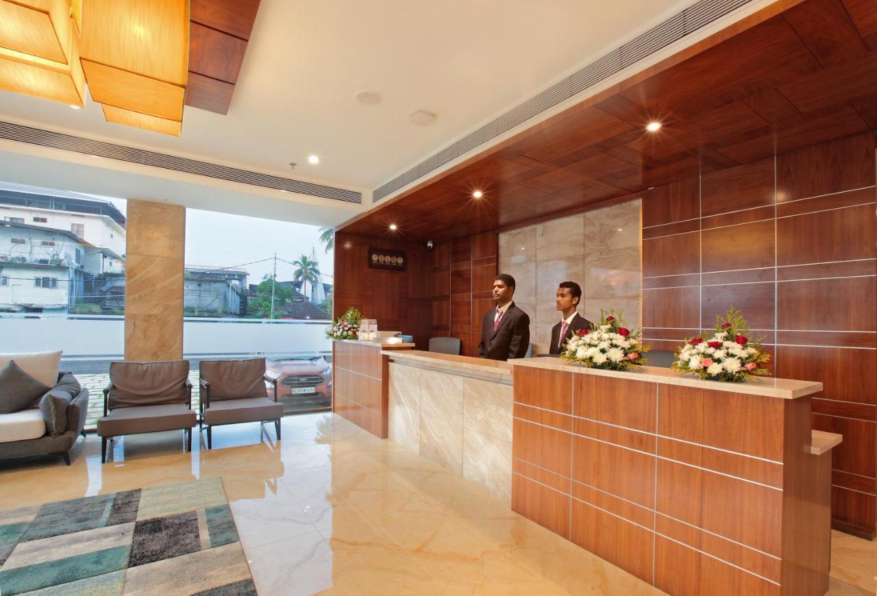 Hotel Ceasar Palace Thodupuzha Zewnętrze zdjęcie