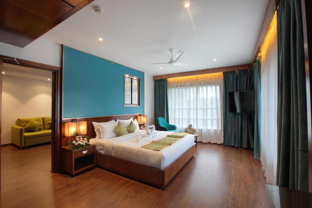 Hotel Ceasar Palace Thodupuzha Zewnętrze zdjęcie
