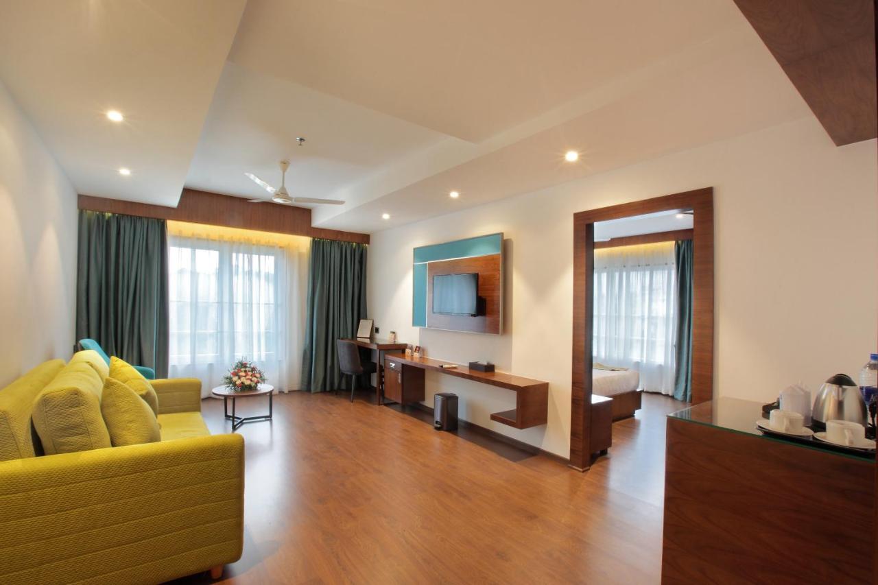 Hotel Ceasar Palace Thodupuzha Zewnętrze zdjęcie