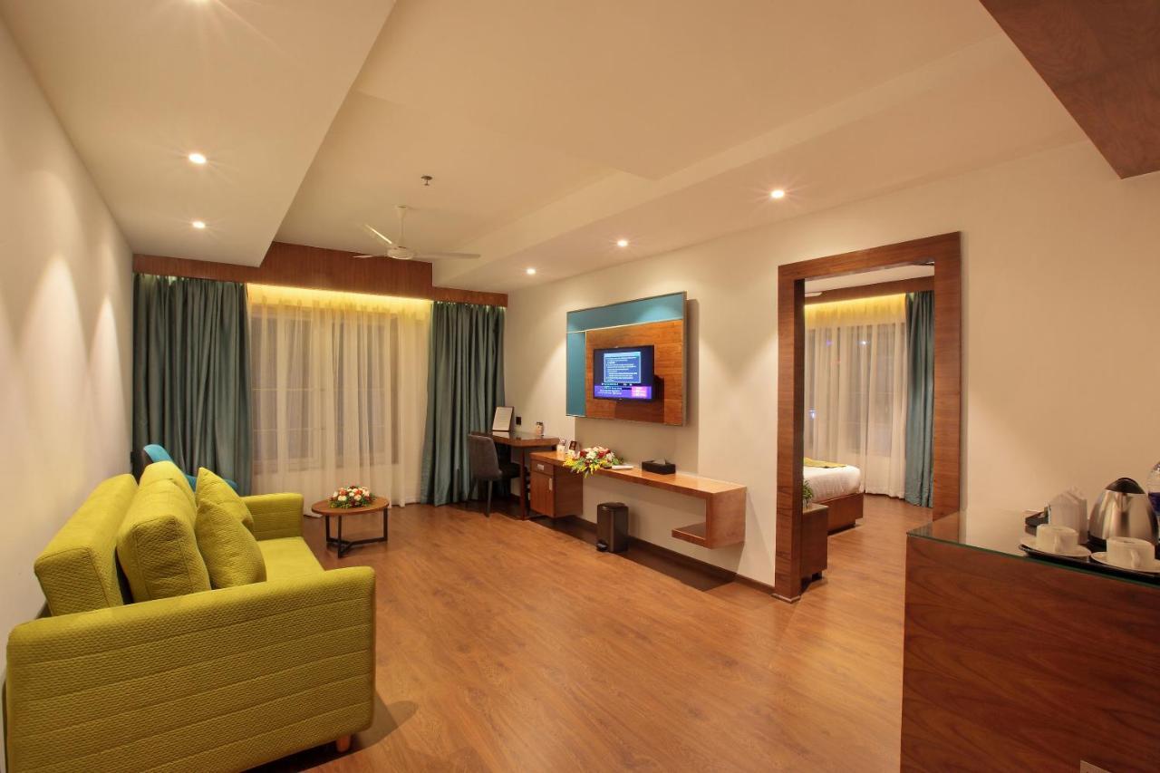 Hotel Ceasar Palace Thodupuzha Zewnętrze zdjęcie